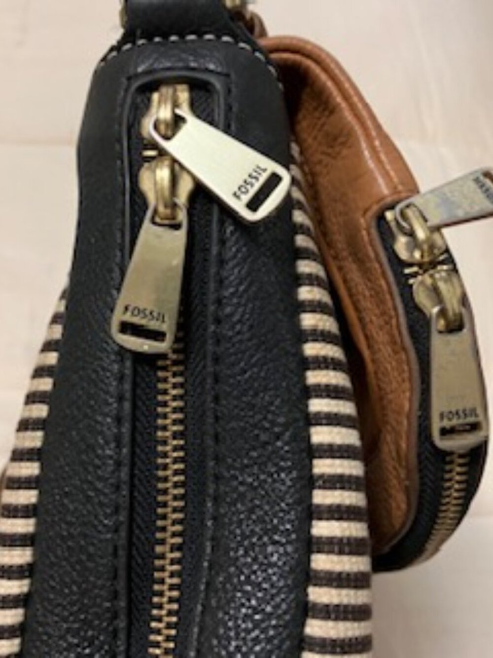 Fossill Vintage Shoulder Expandable Bag